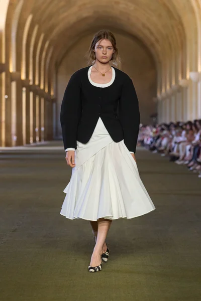 Look 25